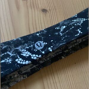 Lululemon Black and White Headband